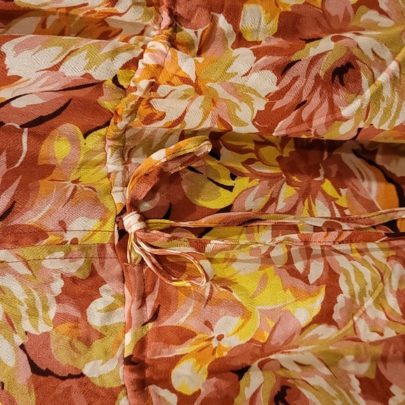 Torrid Floral Peasant Blouse Sz 3 NWT! - Picture 7 of 9